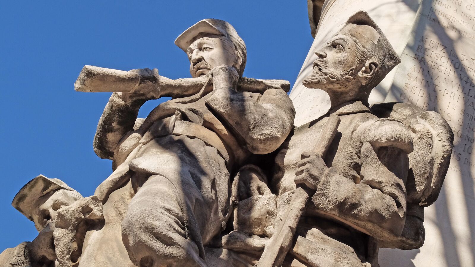 Fujifilm X30 sample photo. Soldiers, war, statue photography
