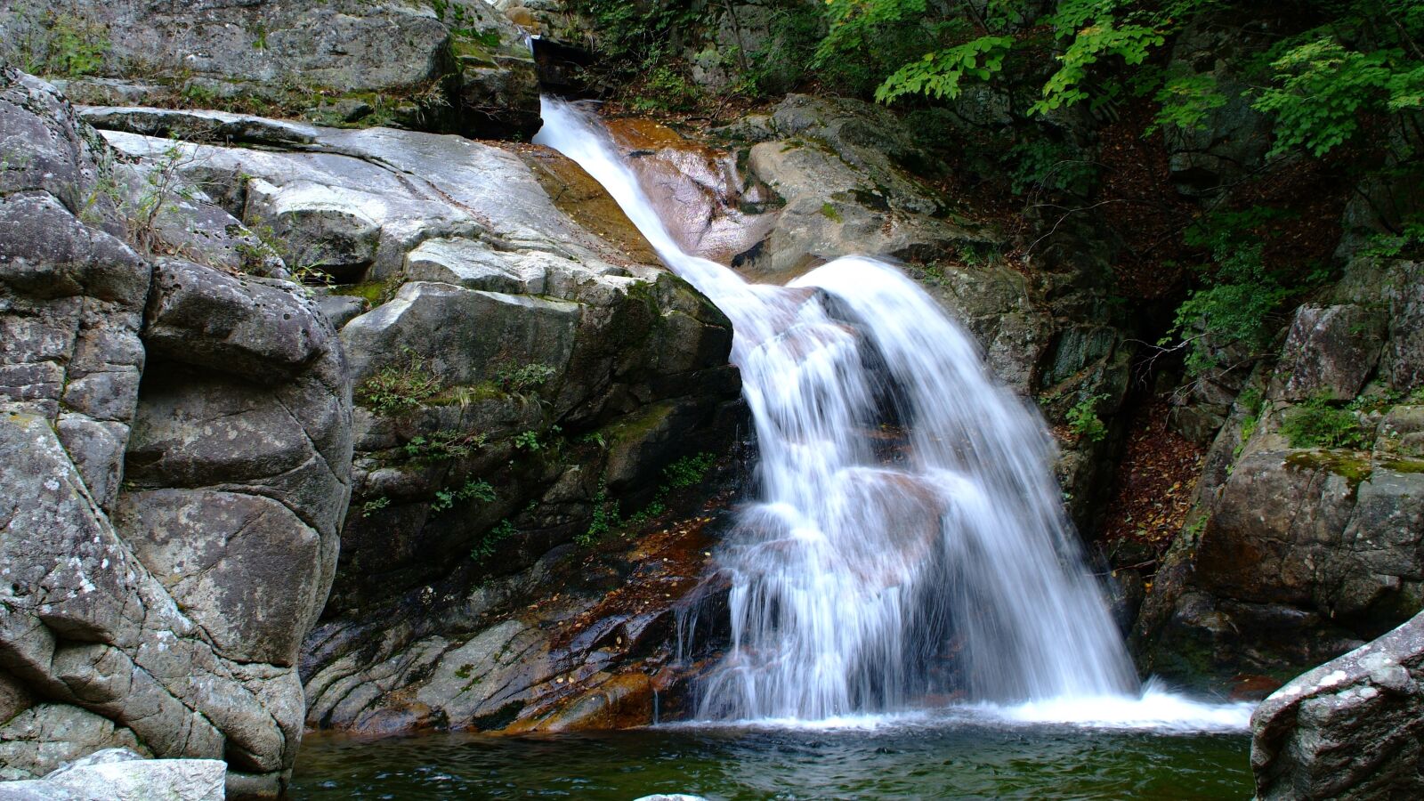 Fujifilm FinePix S3 Pro sample photo. Waterfall, summer, water photography