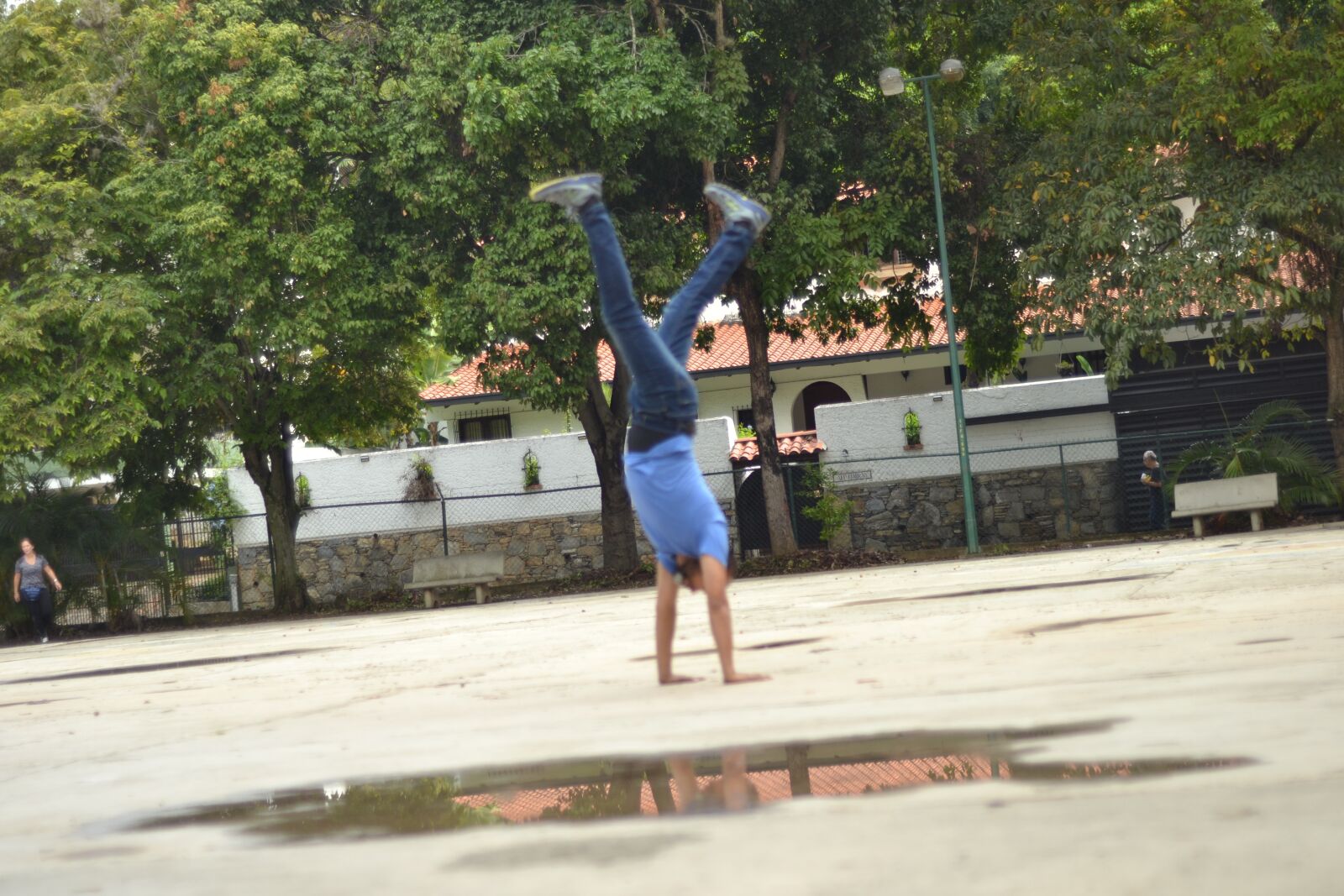 Nikon D3100 sample photo. Para da manos, acrobacia photography