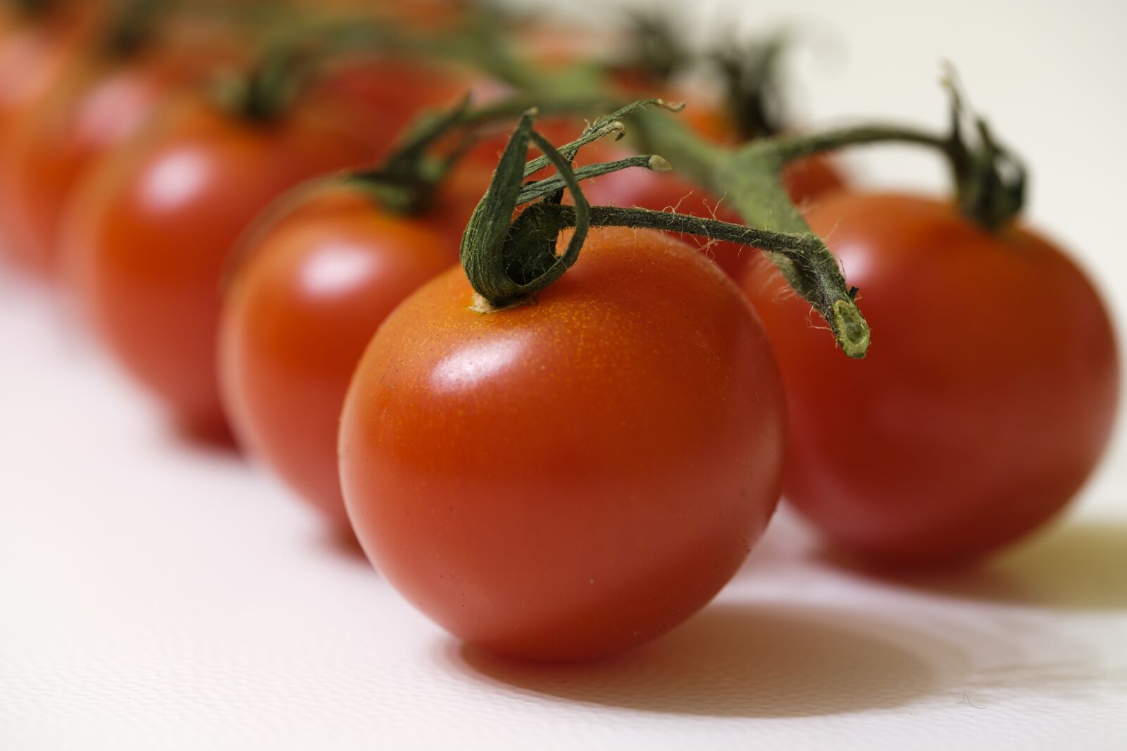 Fujifilm X-T2 + Fujifilm XF 80mm F2.8 R LM OIS WR Macro sample photo. Tomatoes, vegetables, red photography
