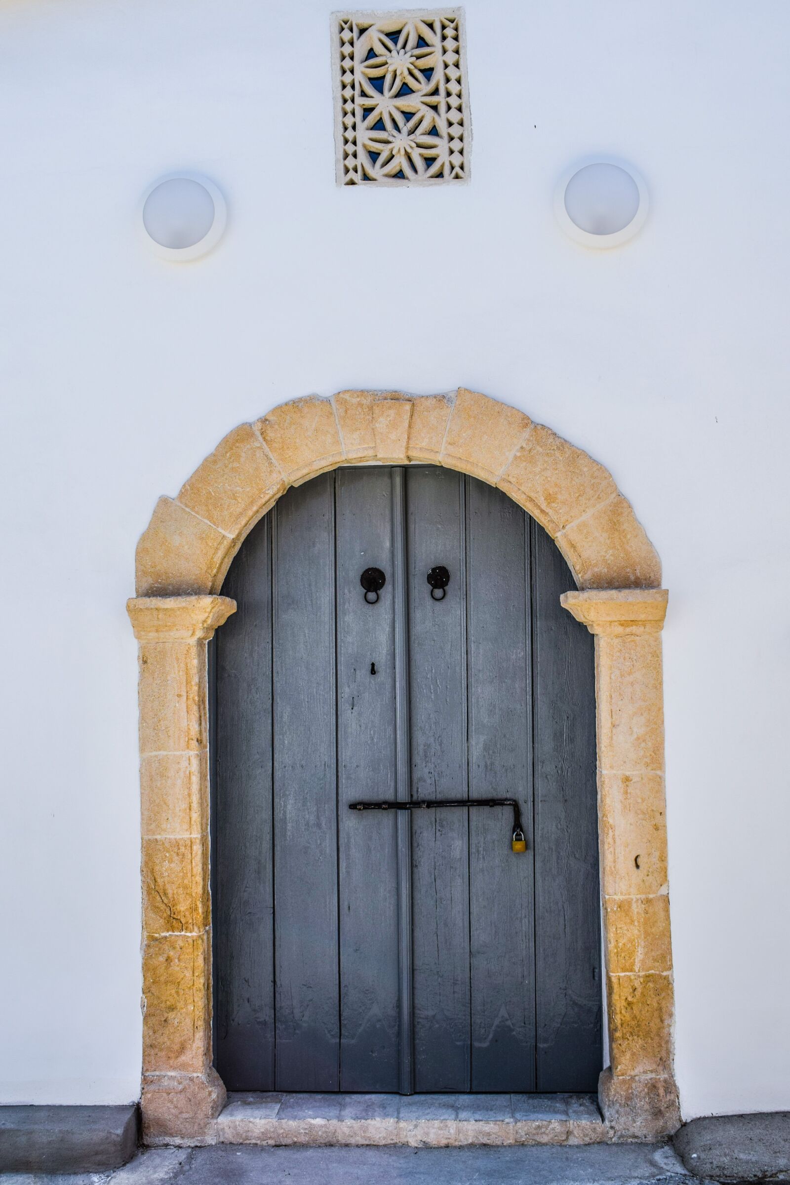 Nikon D3300 sample photo. Door, transom window, traditional photography