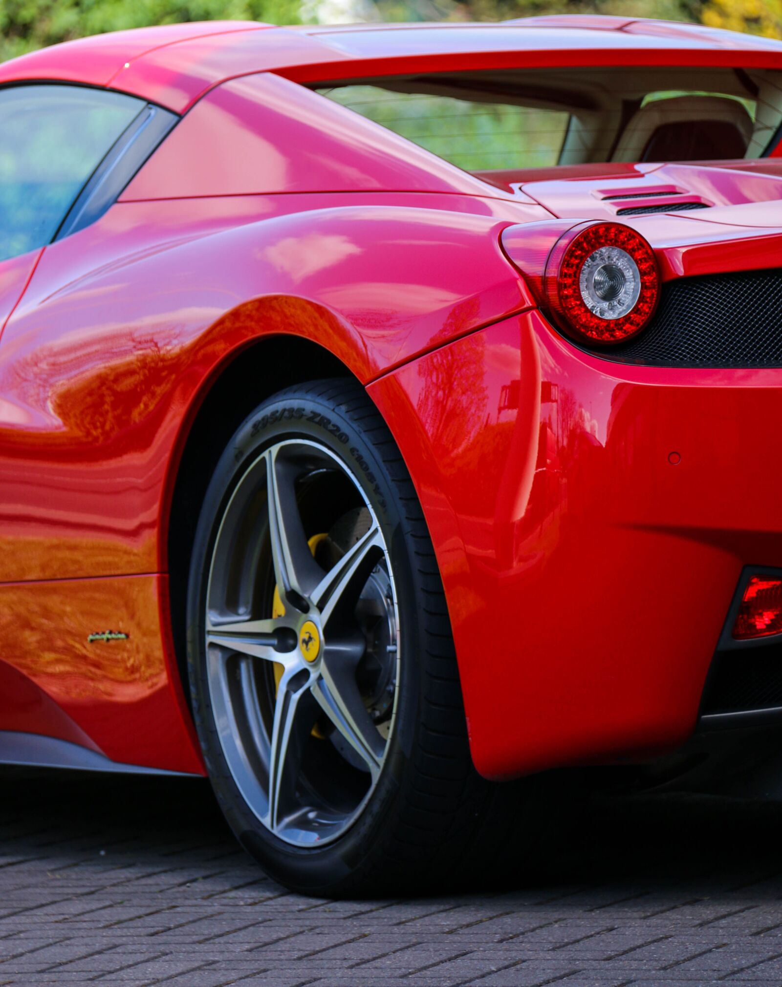 Canon EF-S 18-200mm F3.5-5.6 IS sample photo. Car, super car, automobile photography