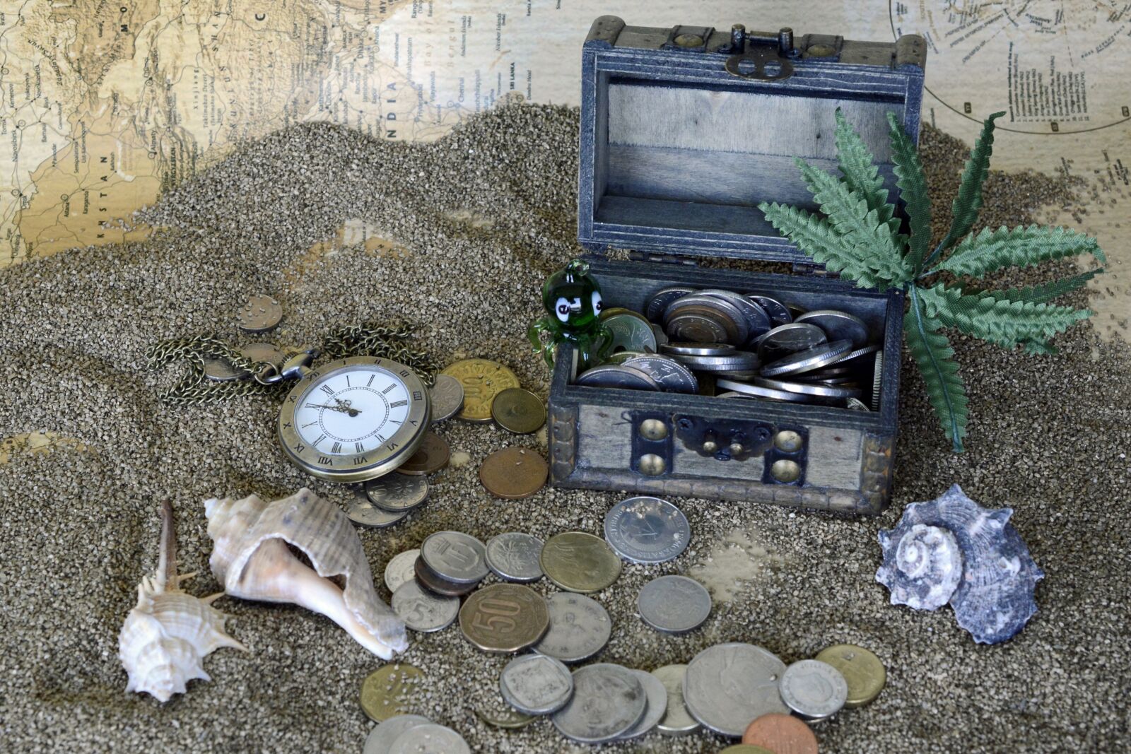 Nikon D7100 sample photo. Treasure chest, sand, pocket photography