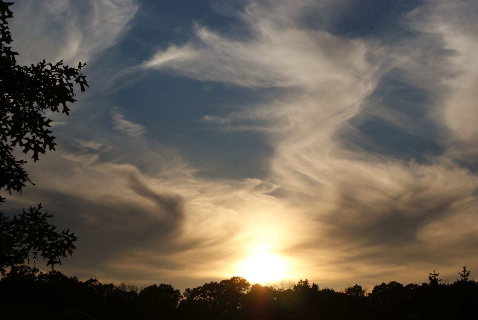 Sony Alpha DSLR-A200 sample photo. Clouds, sunset, angel photography