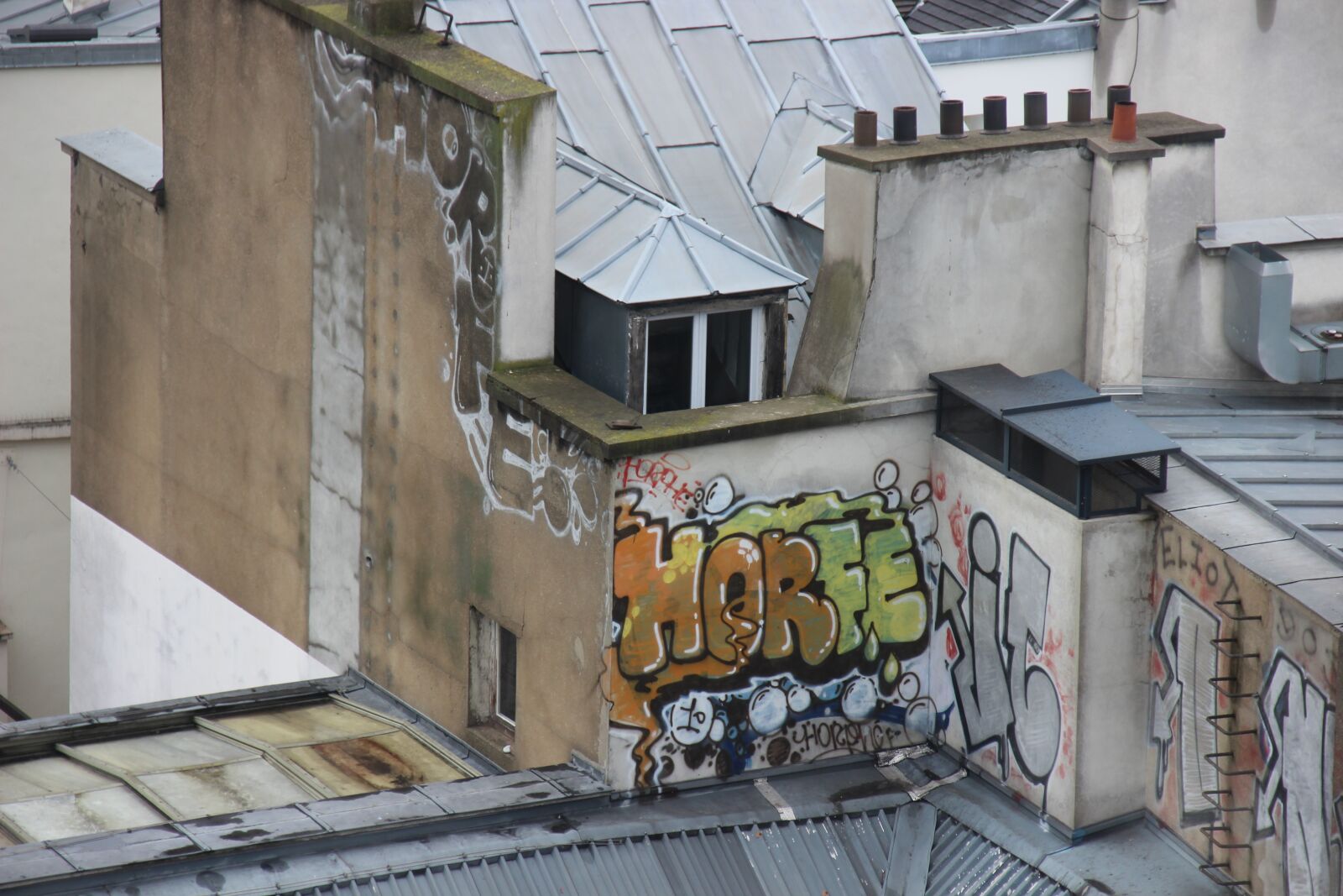 Canon EF-S 18-135mm F3.5-5.6 IS sample photo. Paris, roof, view photography