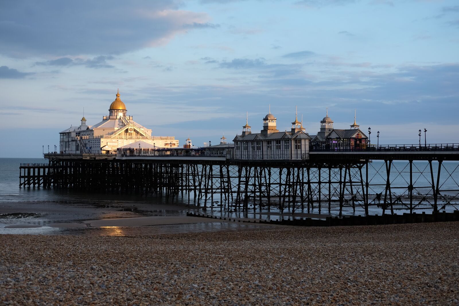 Fujifilm X-T10 + Fujifilm XF 35mm F2 R WR sample photo. Pier, eastbourne, evening photography