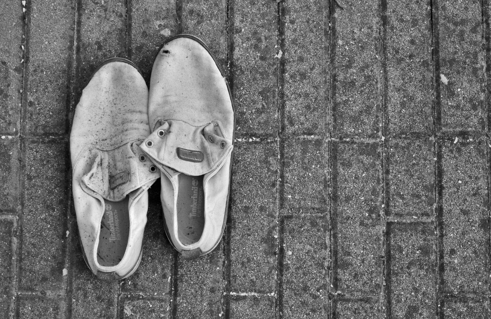 Nikon D5100 sample photo. Shoes, abandonment, black and photography