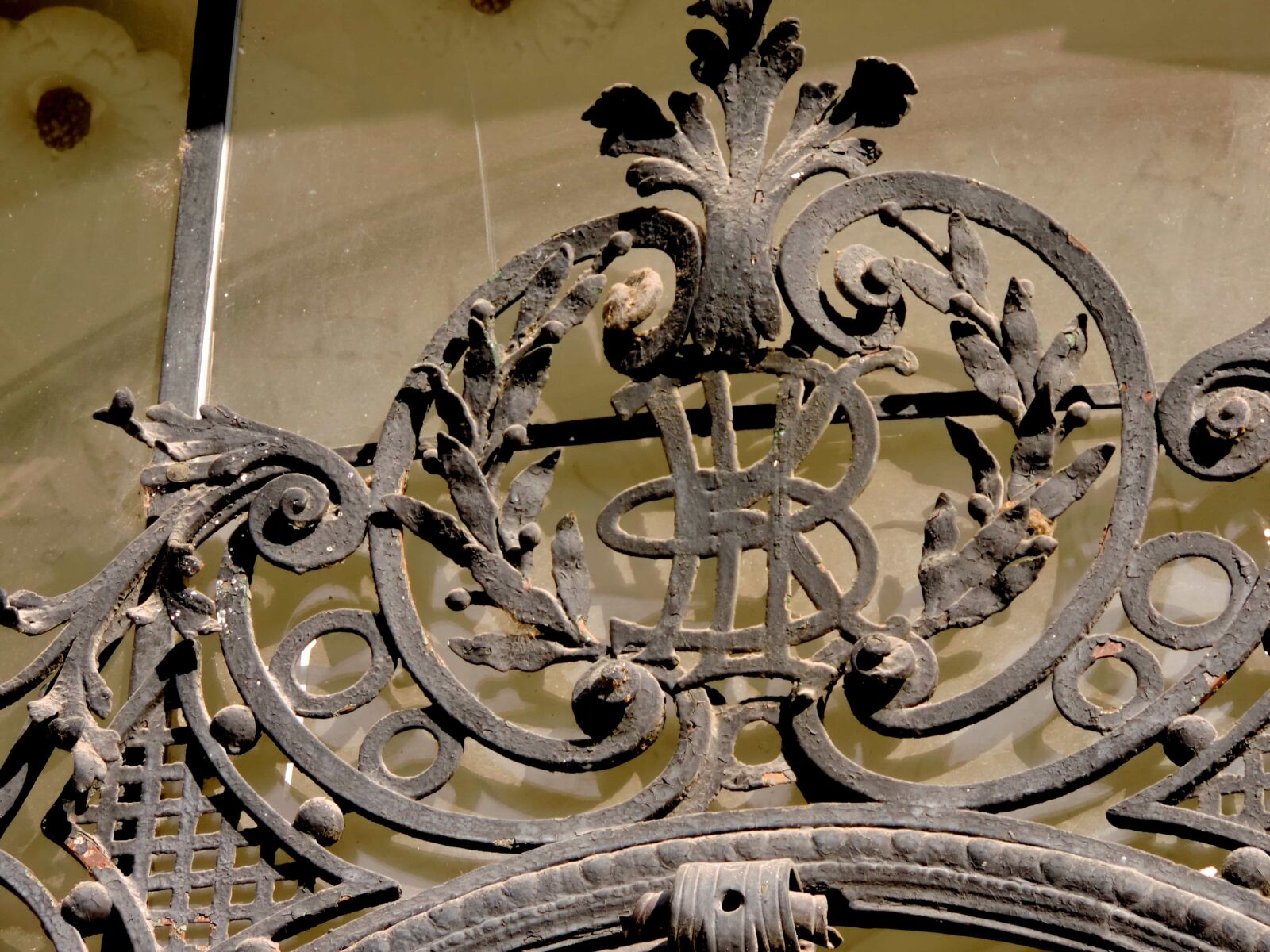 Nikon Coolpix P520 sample photo. Baroque, cast iron, detail photography