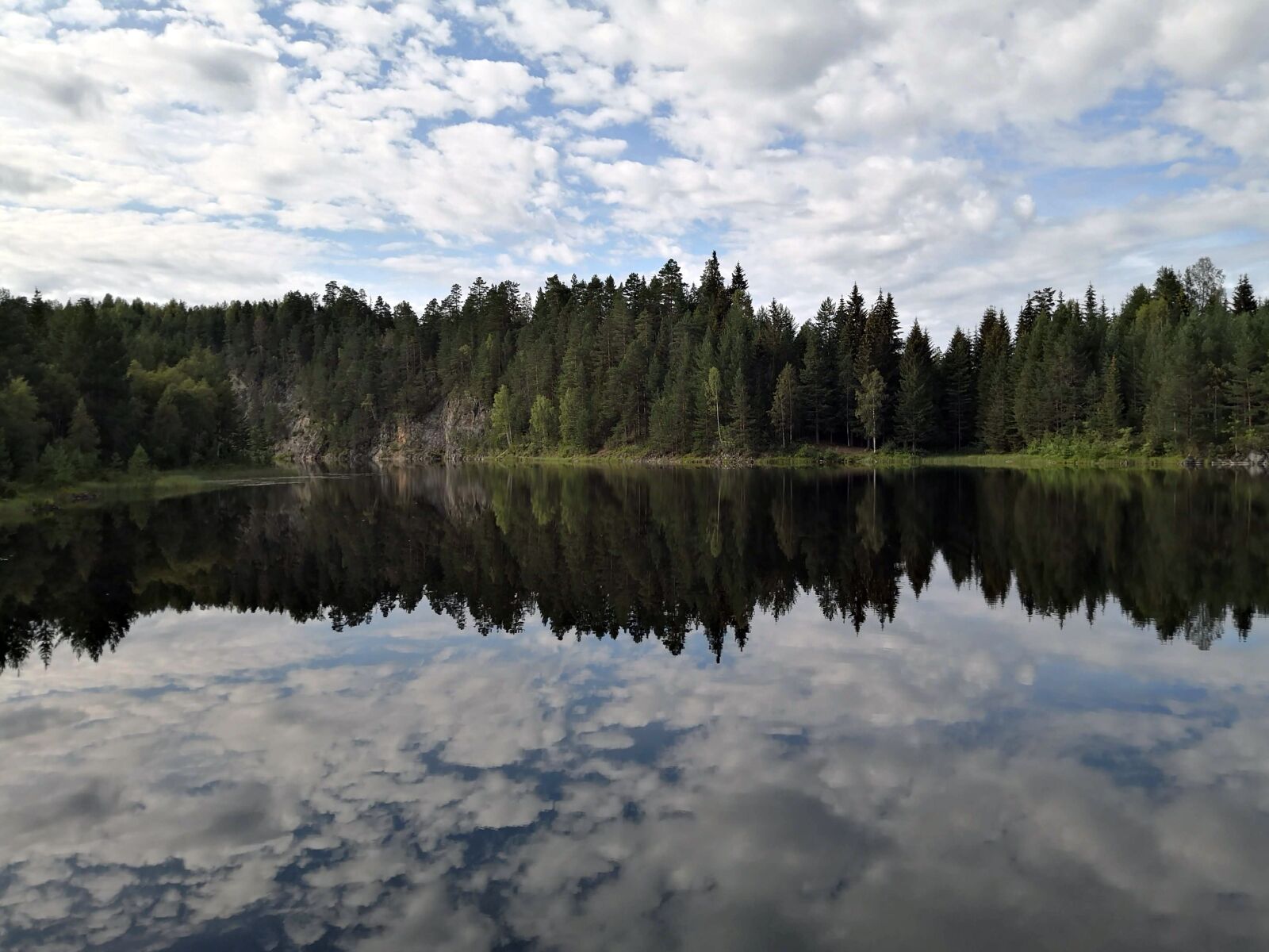 HUAWEI Mate 10 Pro sample photo. Clouds, green, landscape photography