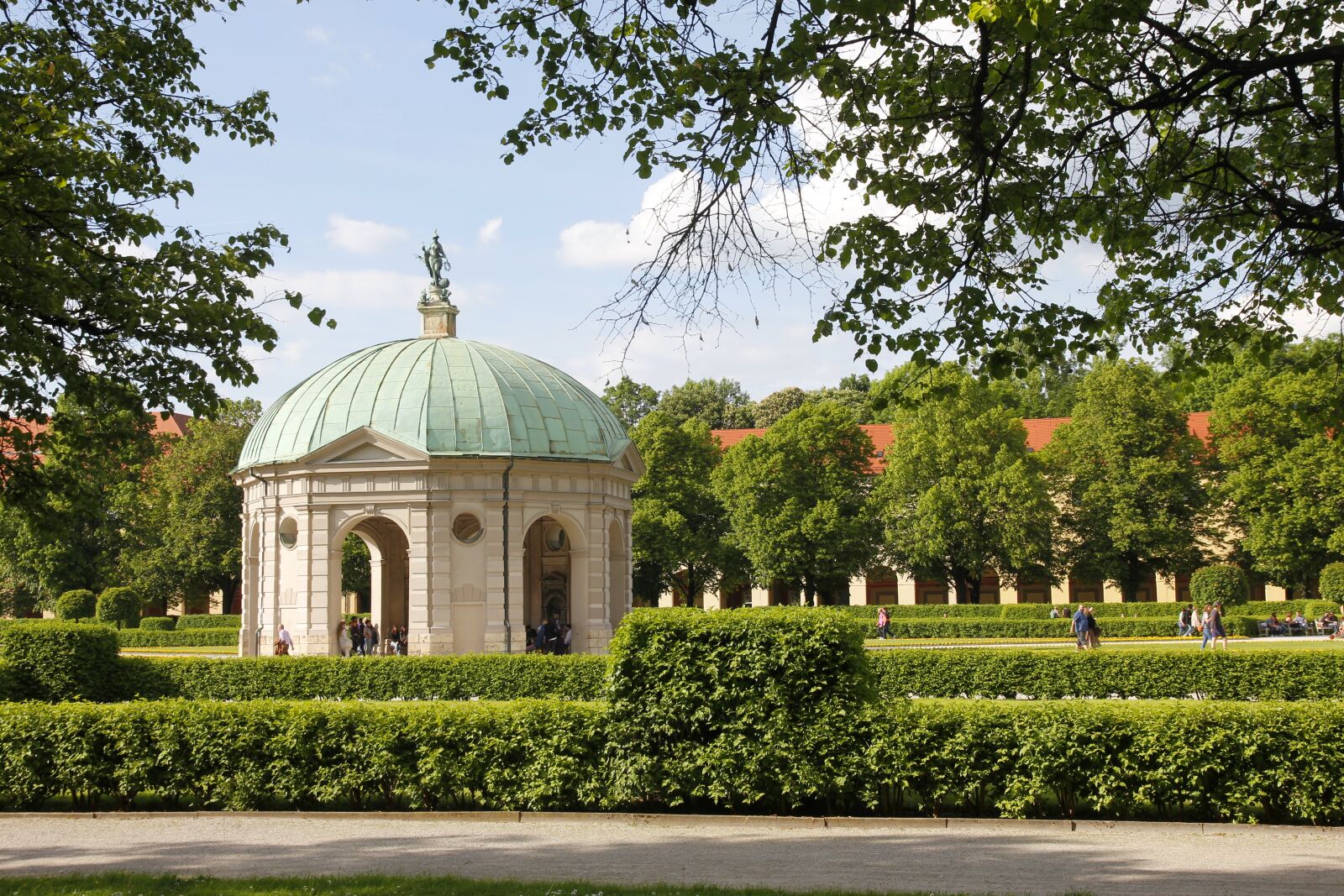 Canon EOS 550D (EOS Rebel T2i / EOS Kiss X4) sample photo. Munich, bavaria, city photography