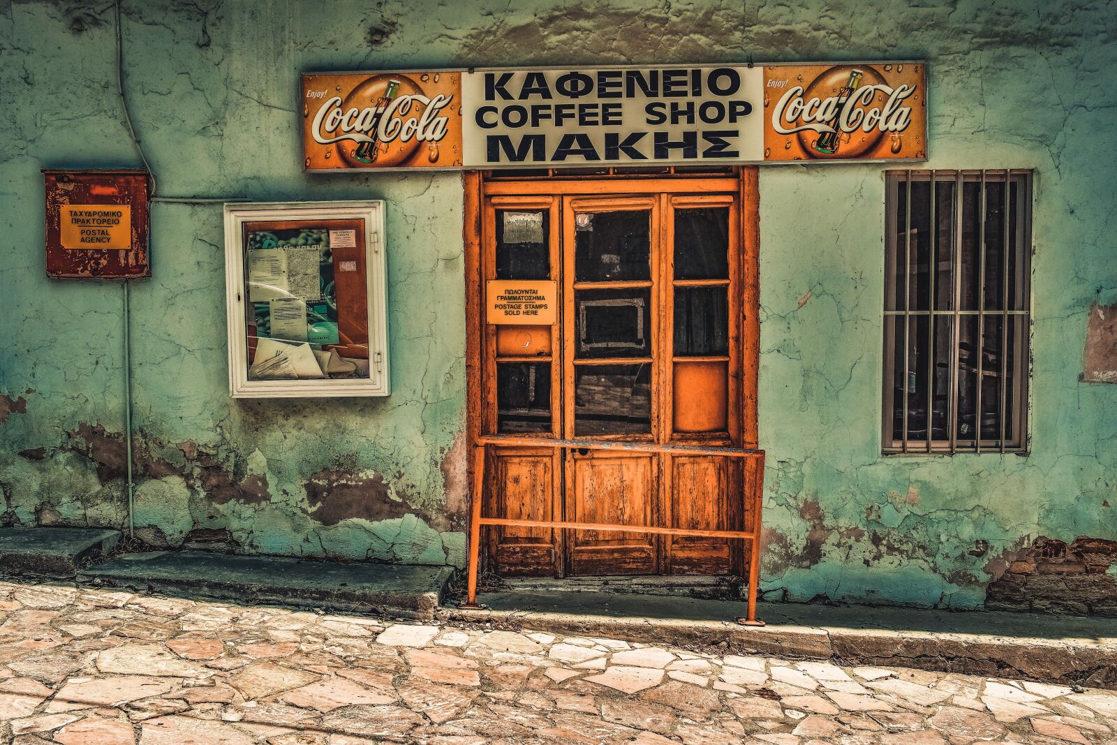 Nikon D3300 sample photo. Coffee shop, closed, abandoned photography