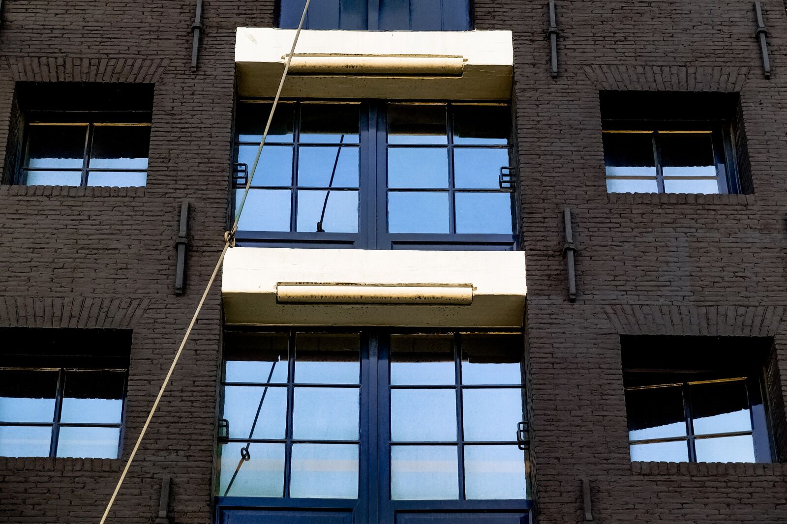 Fujifilm X30 sample photo. Building, facade, brick photography