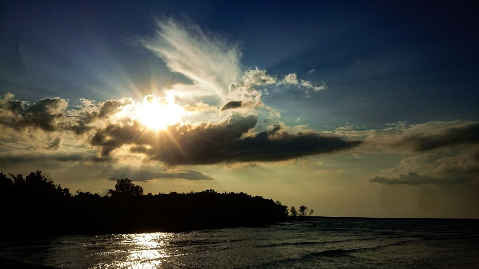 Sony Xperia Z1 Compact sample photo. Beach, dusk, alone photography