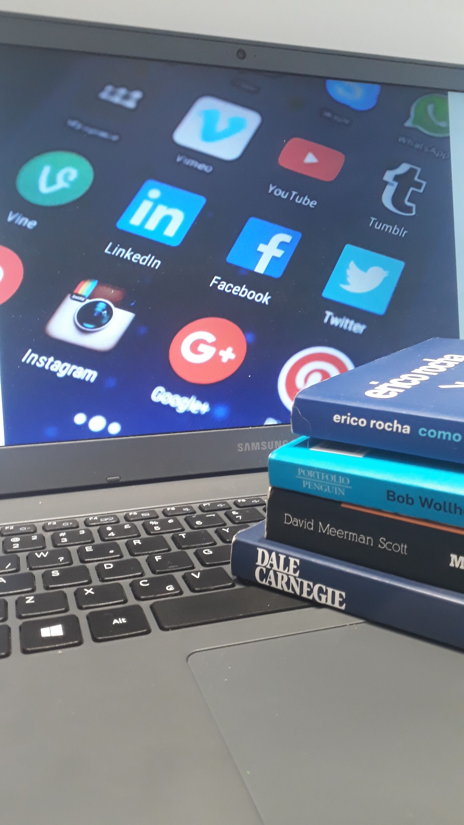 Samsung Galaxy J7 Prime sample photo. Content, book, books photography