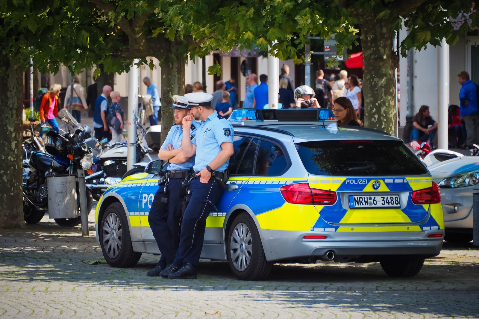 Olympus OM-D E-M10 sample photo. Police, vehicle, police car photography