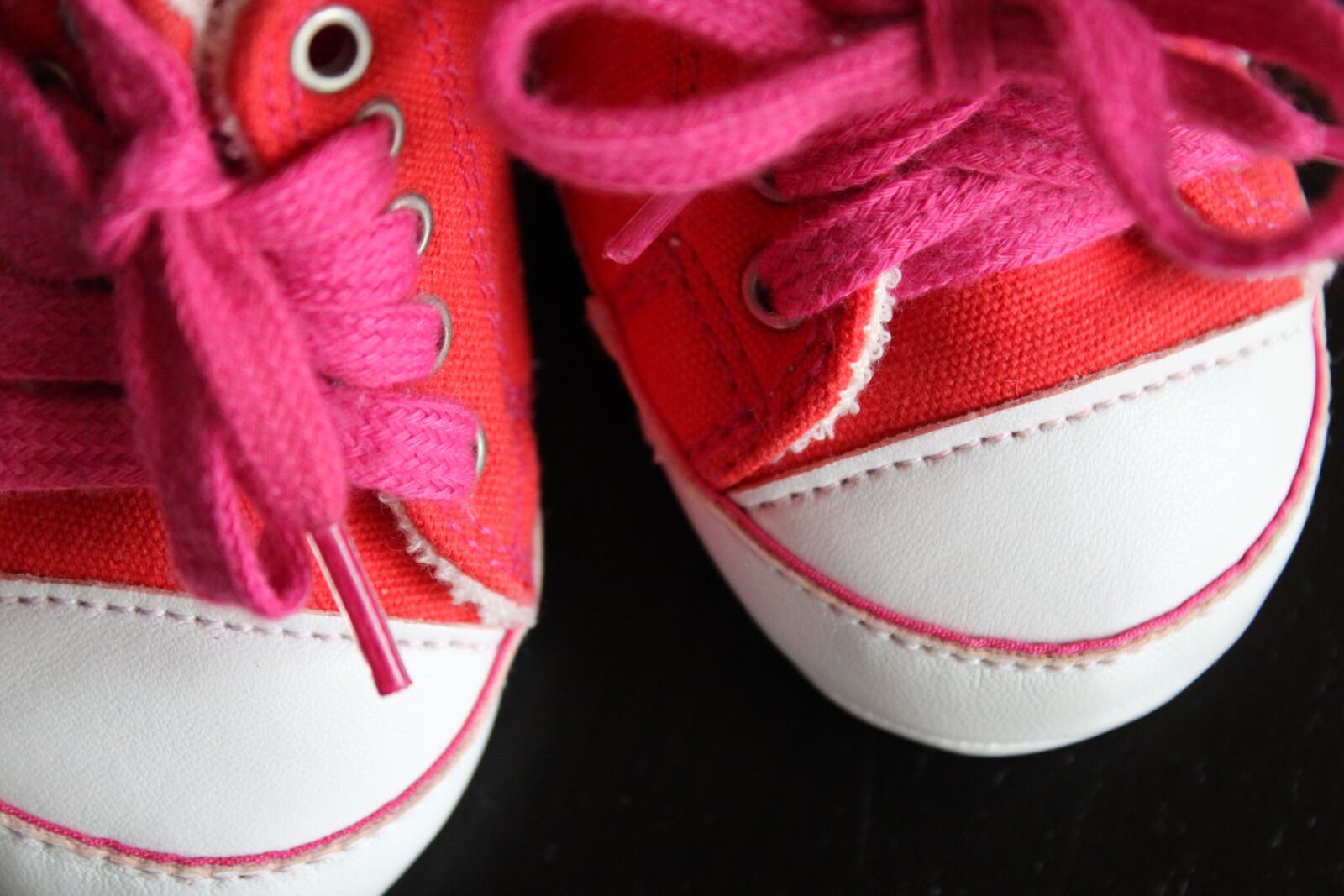 Canon EOS 2000D (EOS Rebel T7 / EOS Kiss X90 / EOS 1500D) sample photo. Baby shoes, small, baby photography
