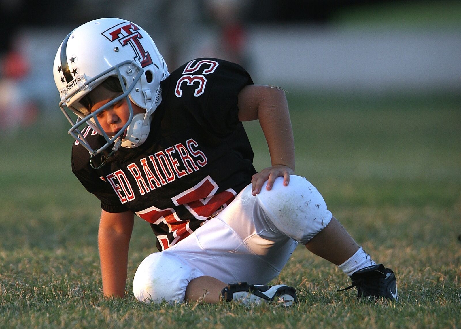 Canon EOS 20D sample photo. Football, youth league, player photography