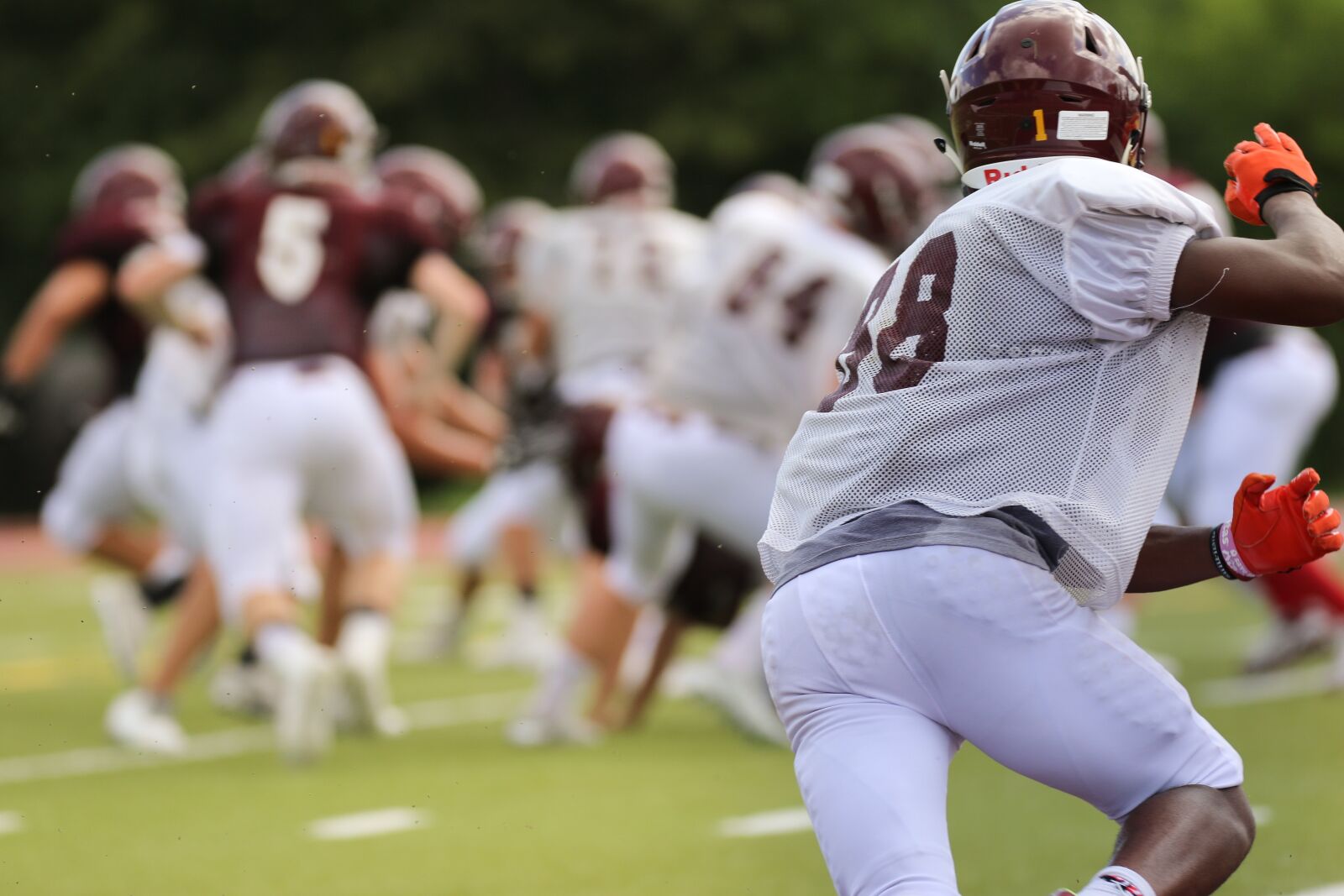 Canon EOS 7D Mark II sample photo. Athletes, field, football photography