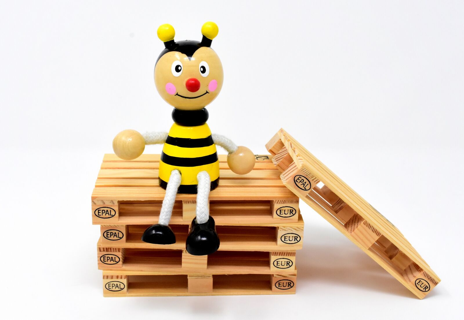 Nikon D7200 sample photo. Bee, figure, wood photography