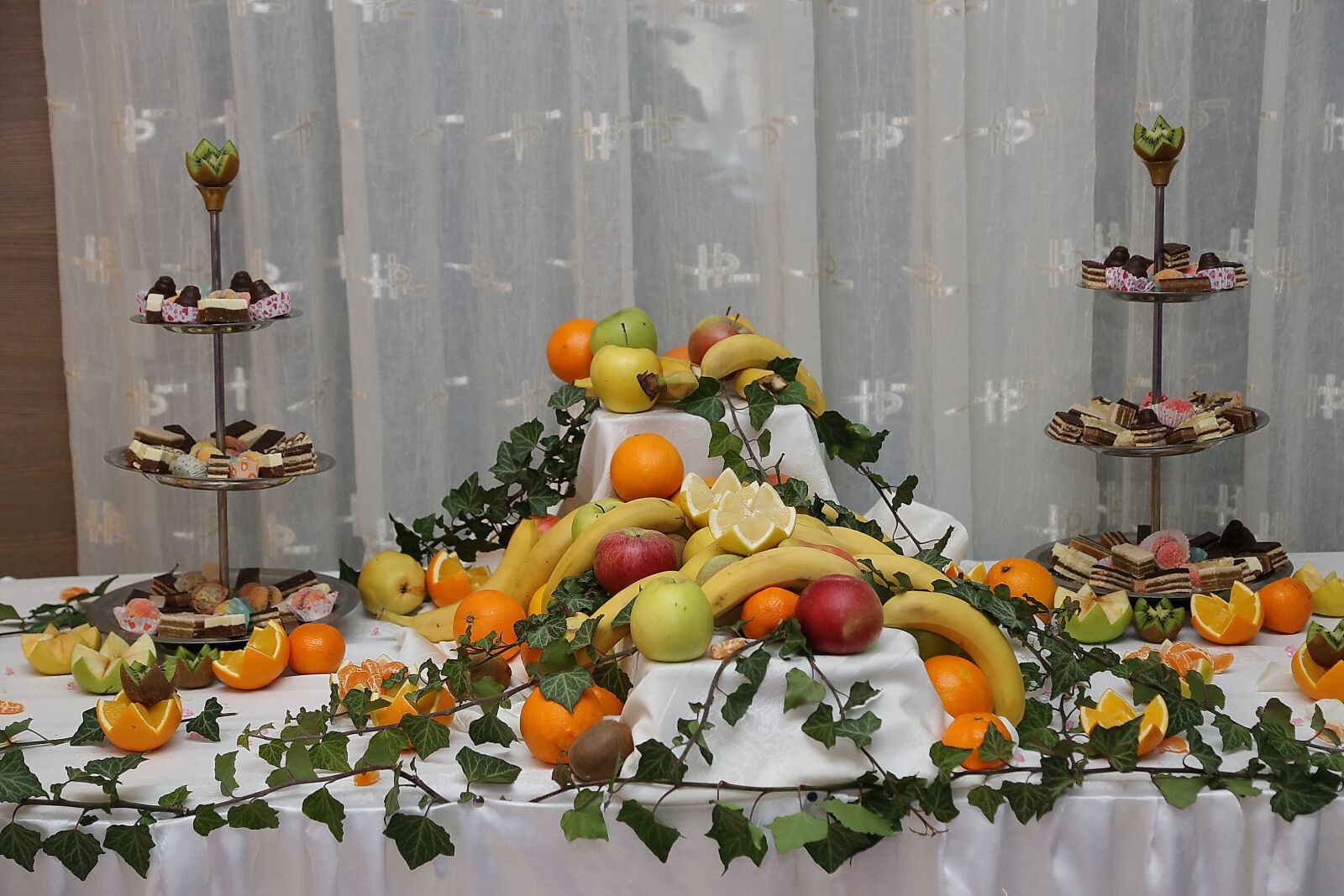 Canon EF 24-105mm F4L IS USM sample photo. Cookies, buffet, banana, fruit photography