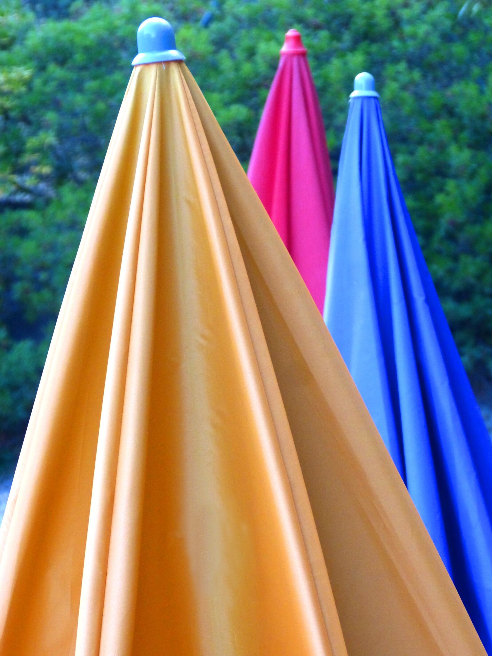 Panasonic DMC-FZ62 sample photo. Umbrellas, shade, colors photography