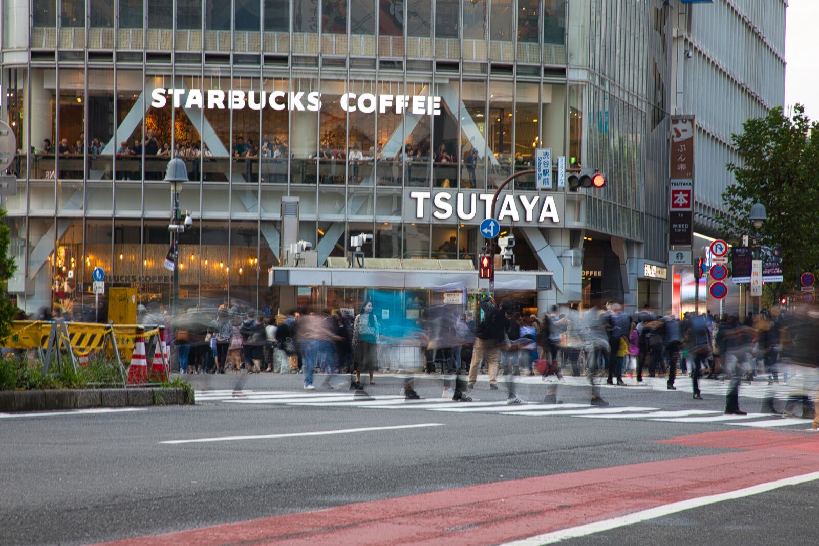 Canon EF 24-105mm F4L IS II USM sample photo. Transportation, traffic, building photography
