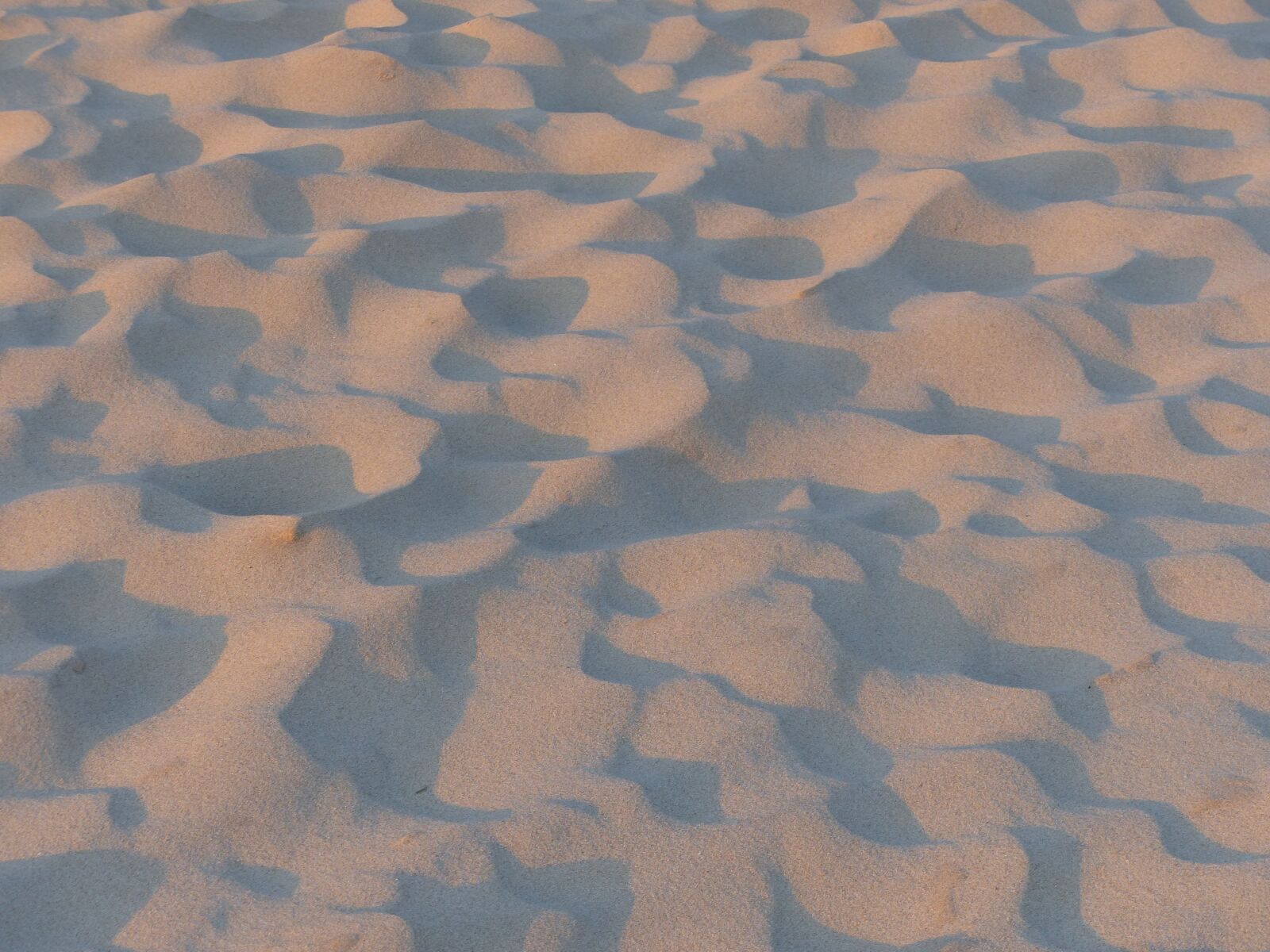 Panasonic Lumix DMC-FZ200 sample photo. Sand, beach, ocean photography