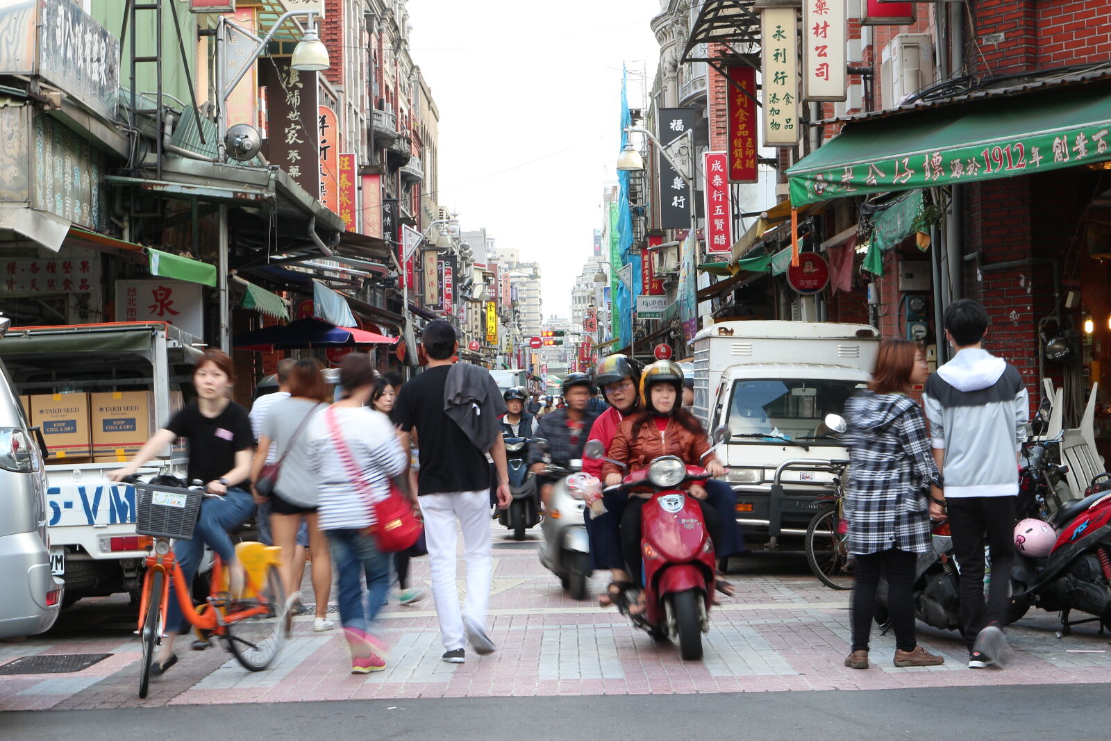 Canon EOS M sample photo