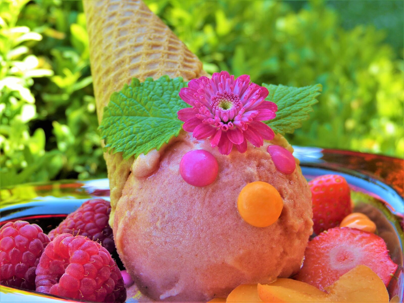 Panasonic Lumix DMC-FZ150 sample photo. Ice, ice cream, milk photography