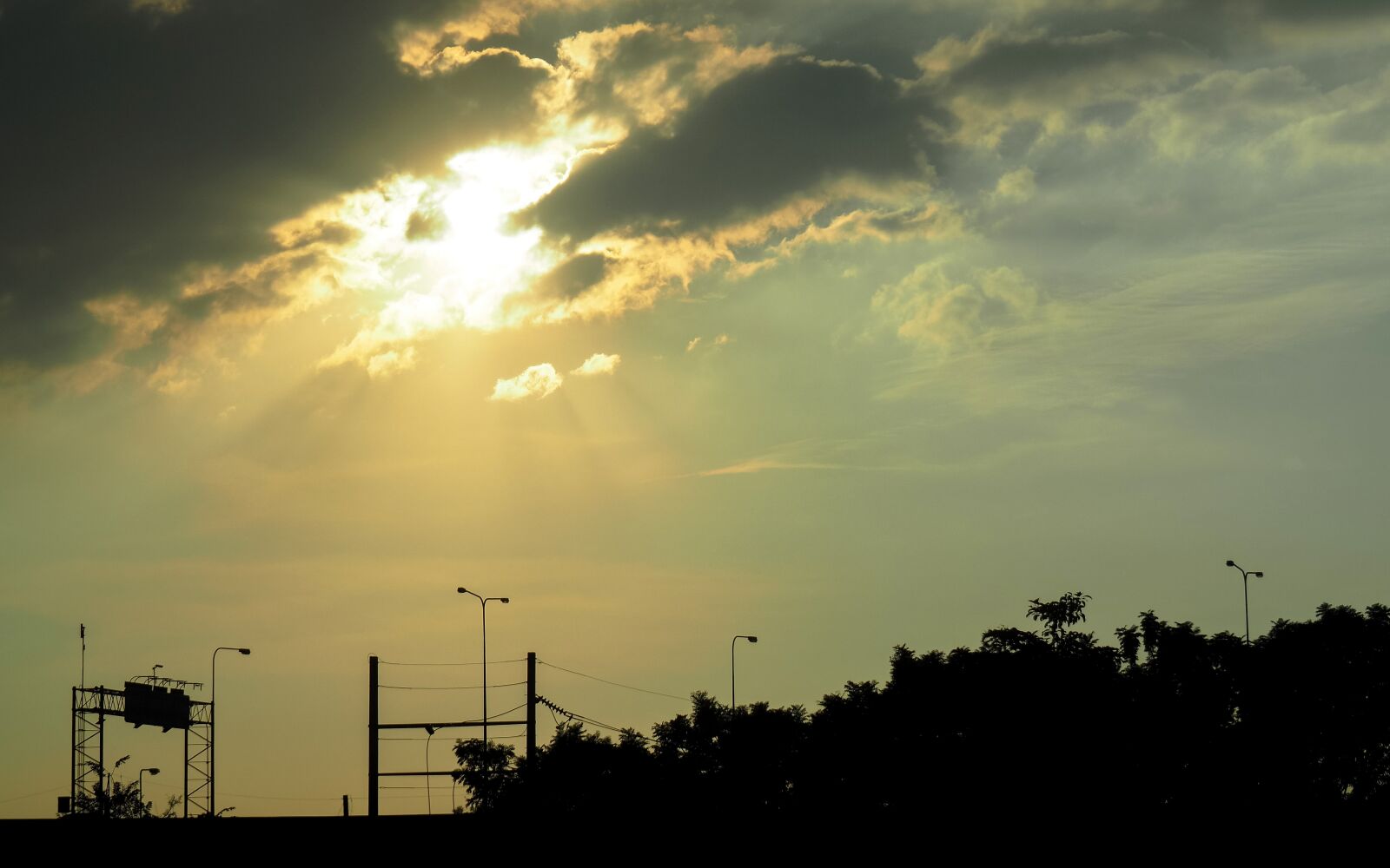 Olympus OM-D E-M5 II sample photo. Sunset, evening, cloud photography