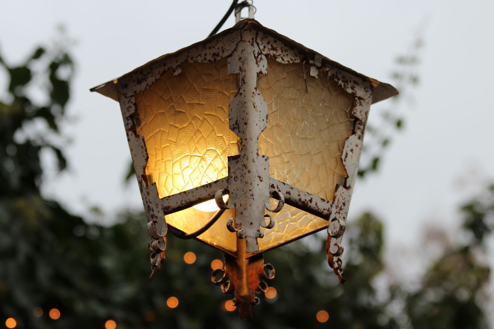 Canon EOS 600D (Rebel EOS T3i / EOS Kiss X5) sample photo. Ancient lantern, decorative, light photography