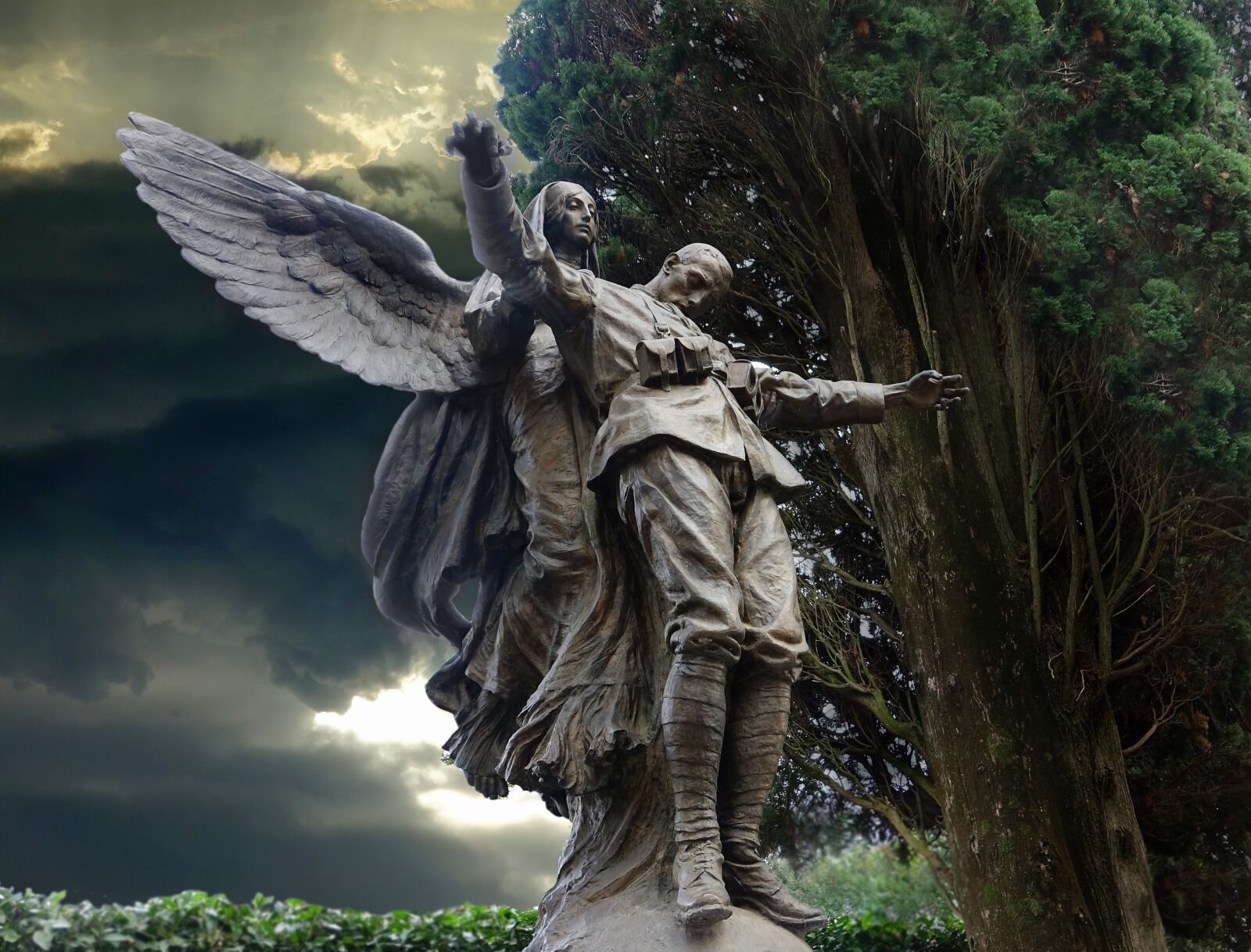 Sony Cyber-shot DSC-RX10 III sample photo. Tree, sculpture, angel figure photography