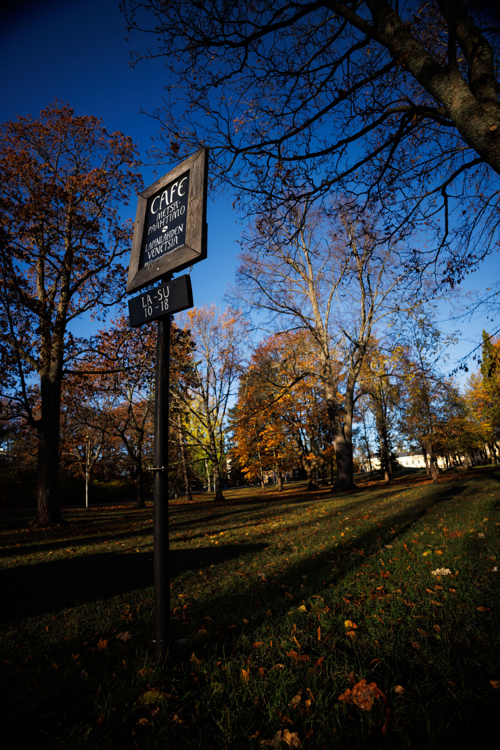 Canon RF 15-30mm F4.5-6.3 IS STM sample photo. Sign at the park photography