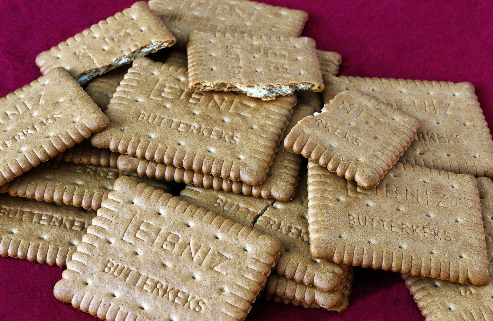 Panasonic Lumix DMC-FZ1000 sample photo. Biscuit, butter biscuit, leibniz photography