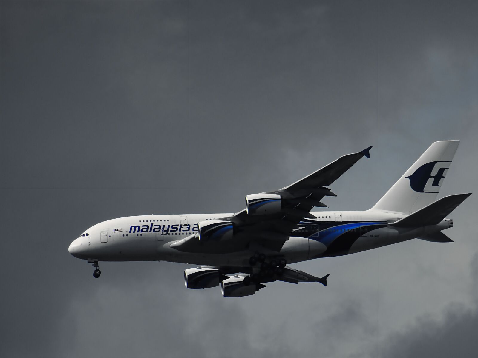 Sony DSC-HX60 sample photo. Aeroplane, air, airbus, aircraft photography