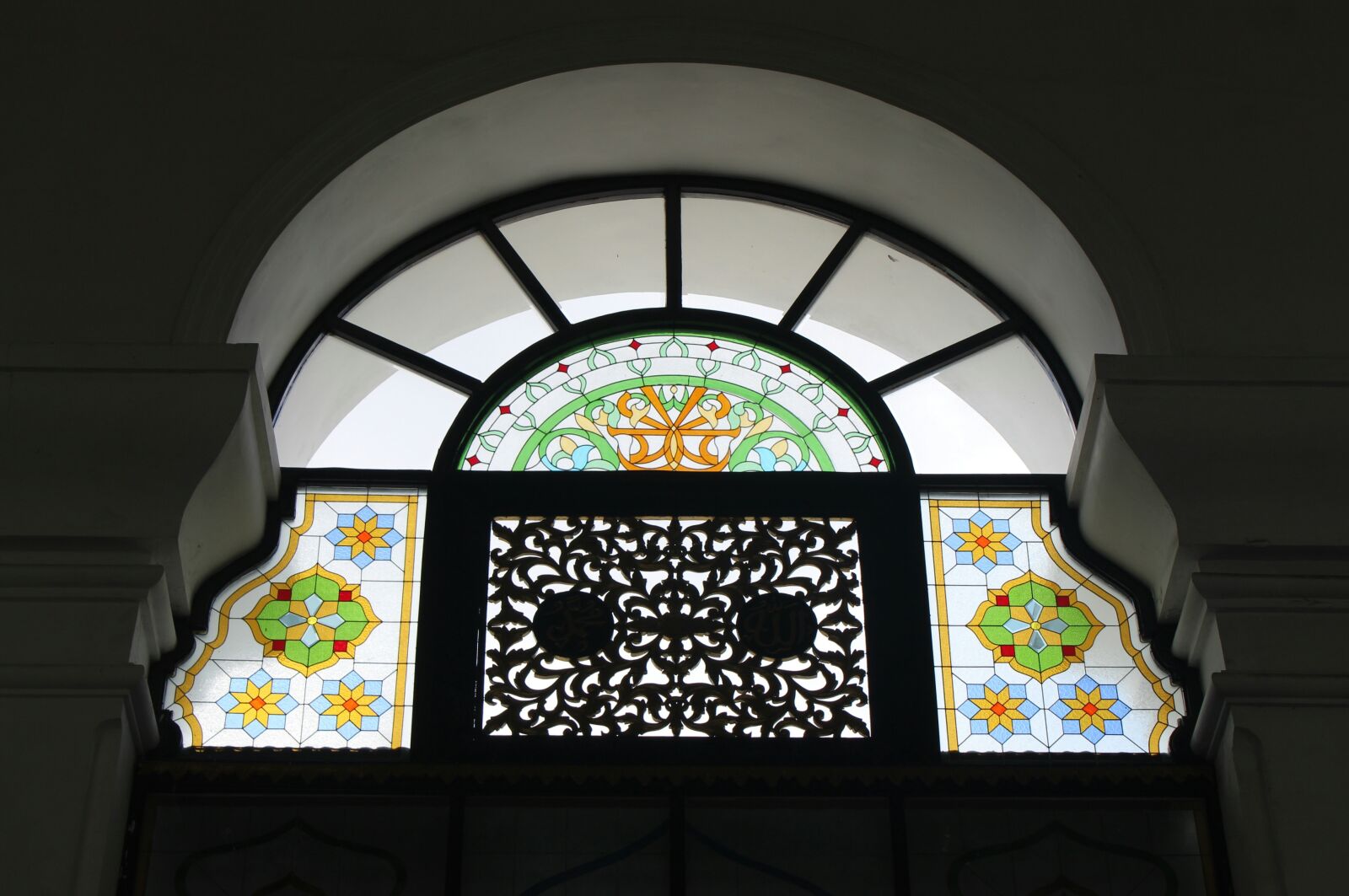 Canon EOS 1300D (EOS Rebel T6 / EOS Kiss X80) sample photo. Great mosque, the city photography