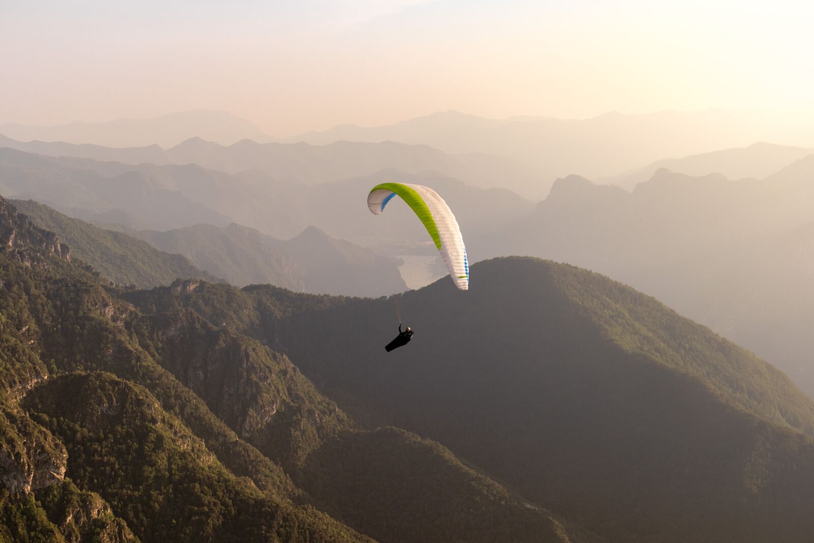 Canon EOS M6 + Canon EF-M 15-45mm F3.5-6.3 IS STM sample photo. Paragliding, sunset, flying photography