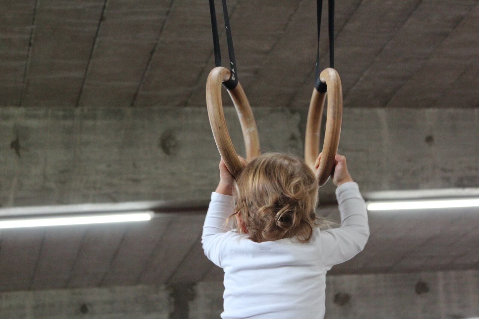 Canon EOS 600D (Rebel EOS T3i / EOS Kiss X5) sample photo. Small child, ring, gymnastics photography