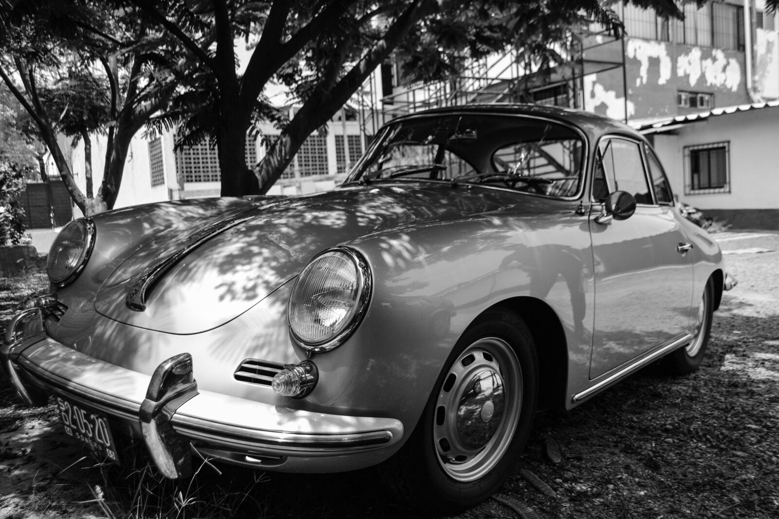Nikon D3100 sample photo. B, w, car, classic photography