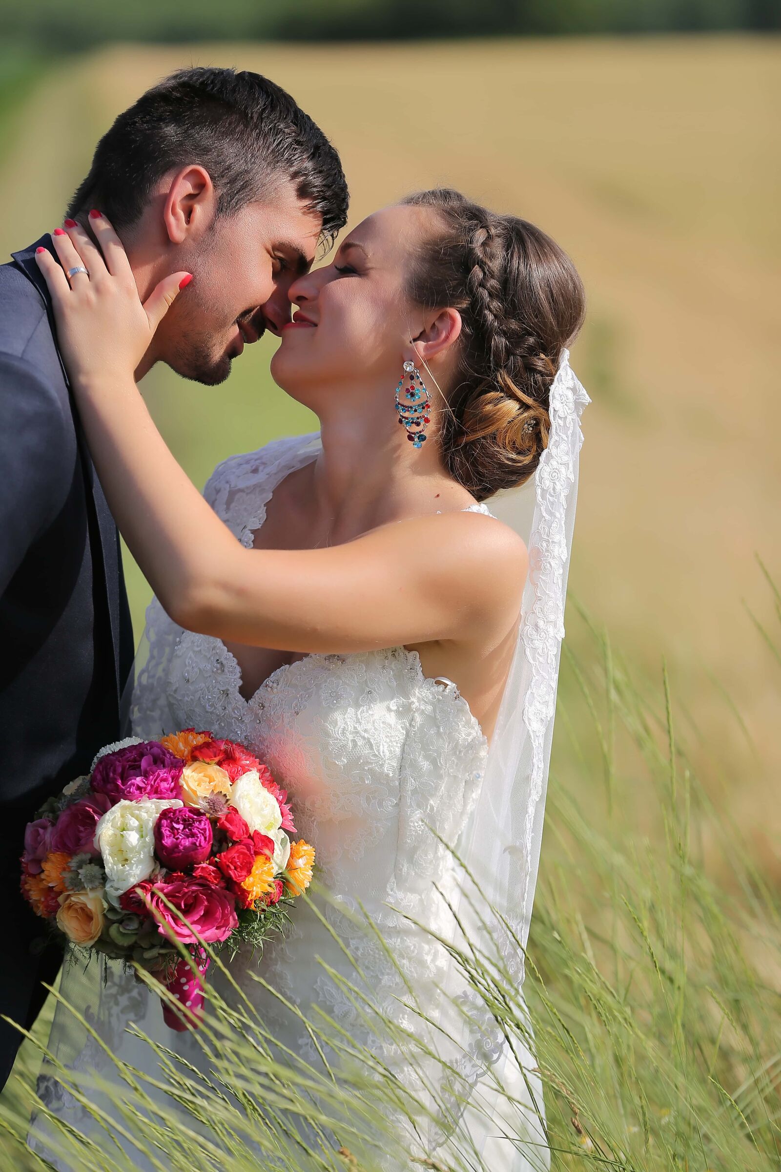 Canon EOS 5D Mark III sample photo. Wheatfield, bride, groom, kiss photography