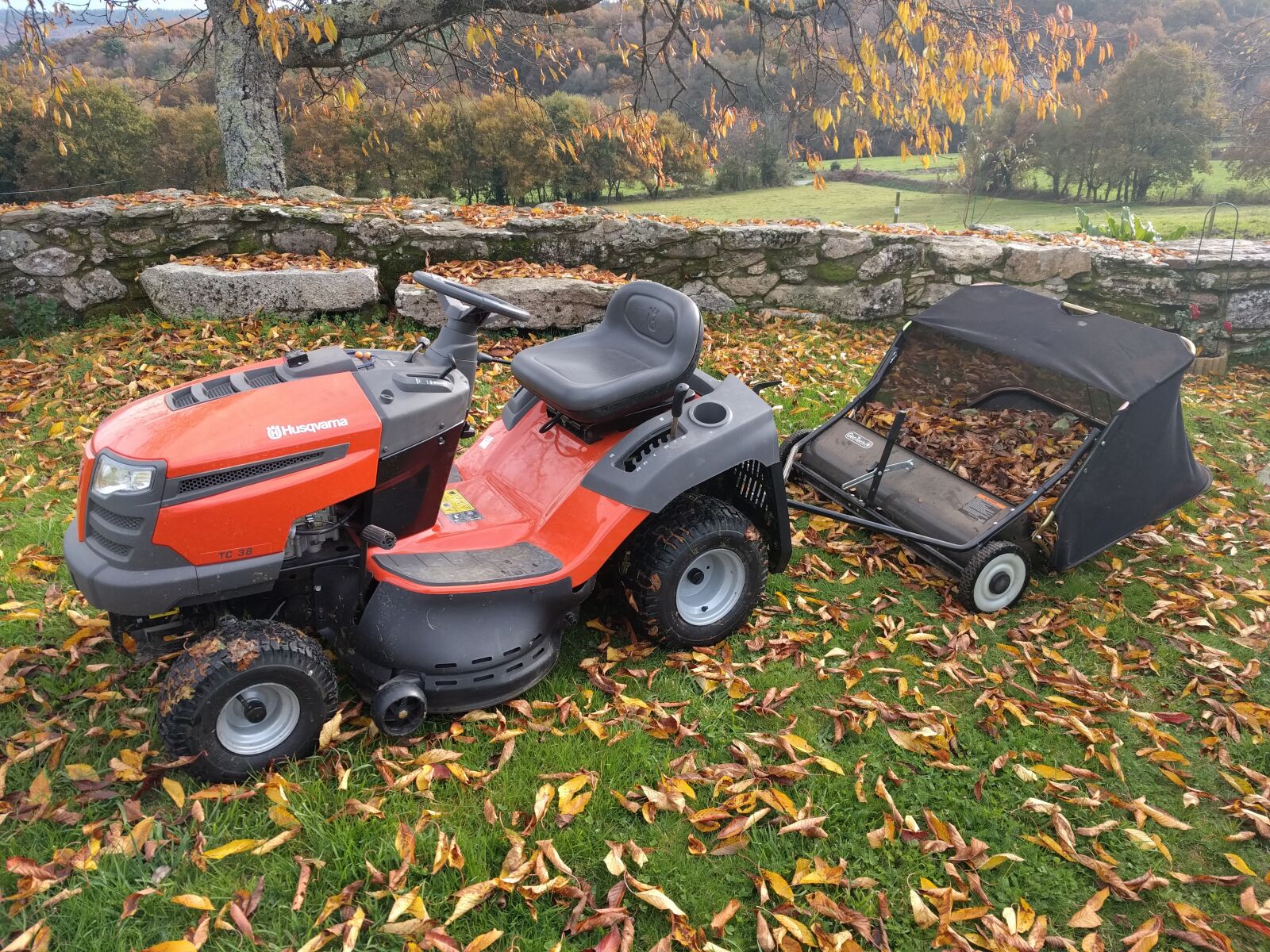 LG Nexus 5X sample photo. Tractor, lawn mower, picks photography