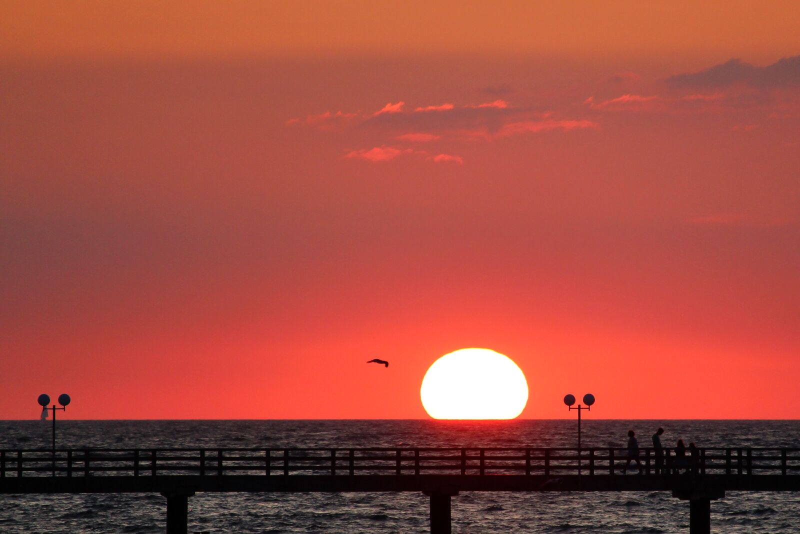 Canon EF-S 55-250mm F4-5.6 IS STM sample photo. Sunset, sea, sky photography
