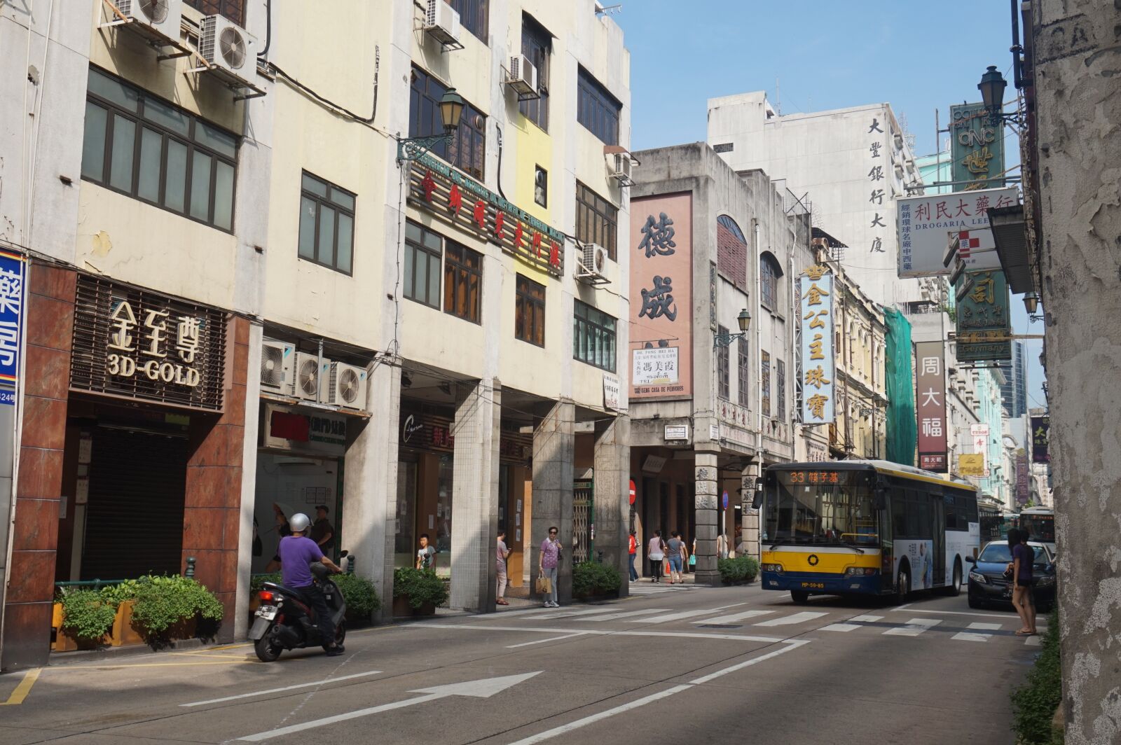 Sony E 16-50mm F3.5-5.6 PZ OSS sample photo. Hong kong, street, vintage photography