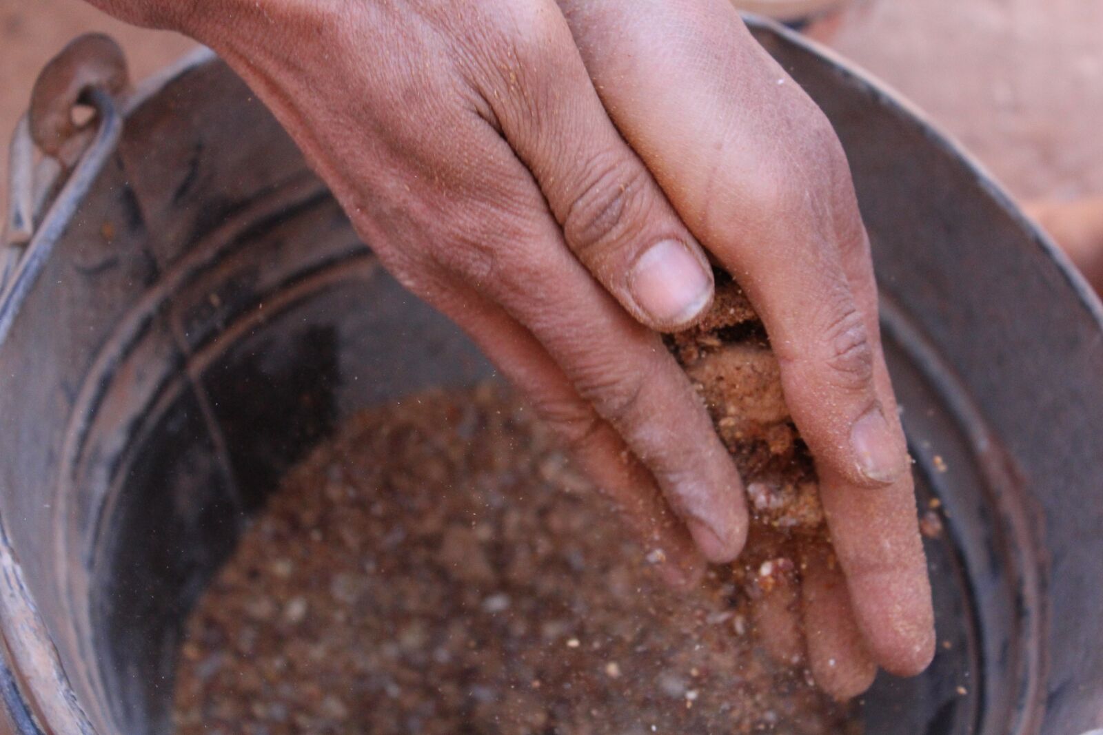 Canon EOS 700D (EOS Rebel T5i / EOS Kiss X7i) sample photo. Hands, work, worker photography