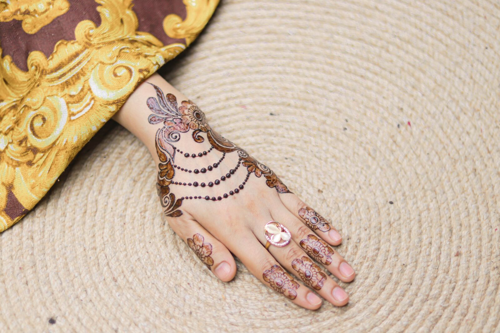 Canon EOS 80D sample photo. Jewellery, henna art, girl photography