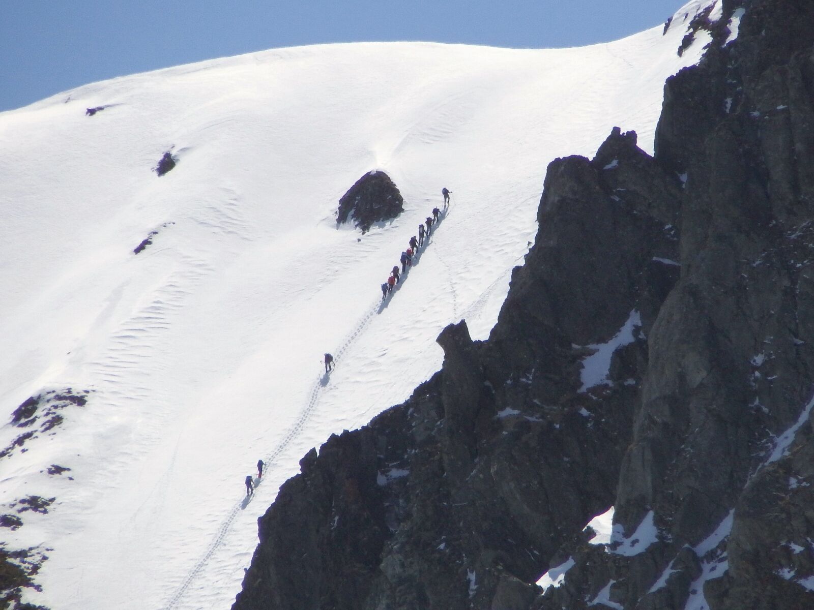 Fujifilm FinePix S1 sample photo. Mountains, climbing, skiers photography