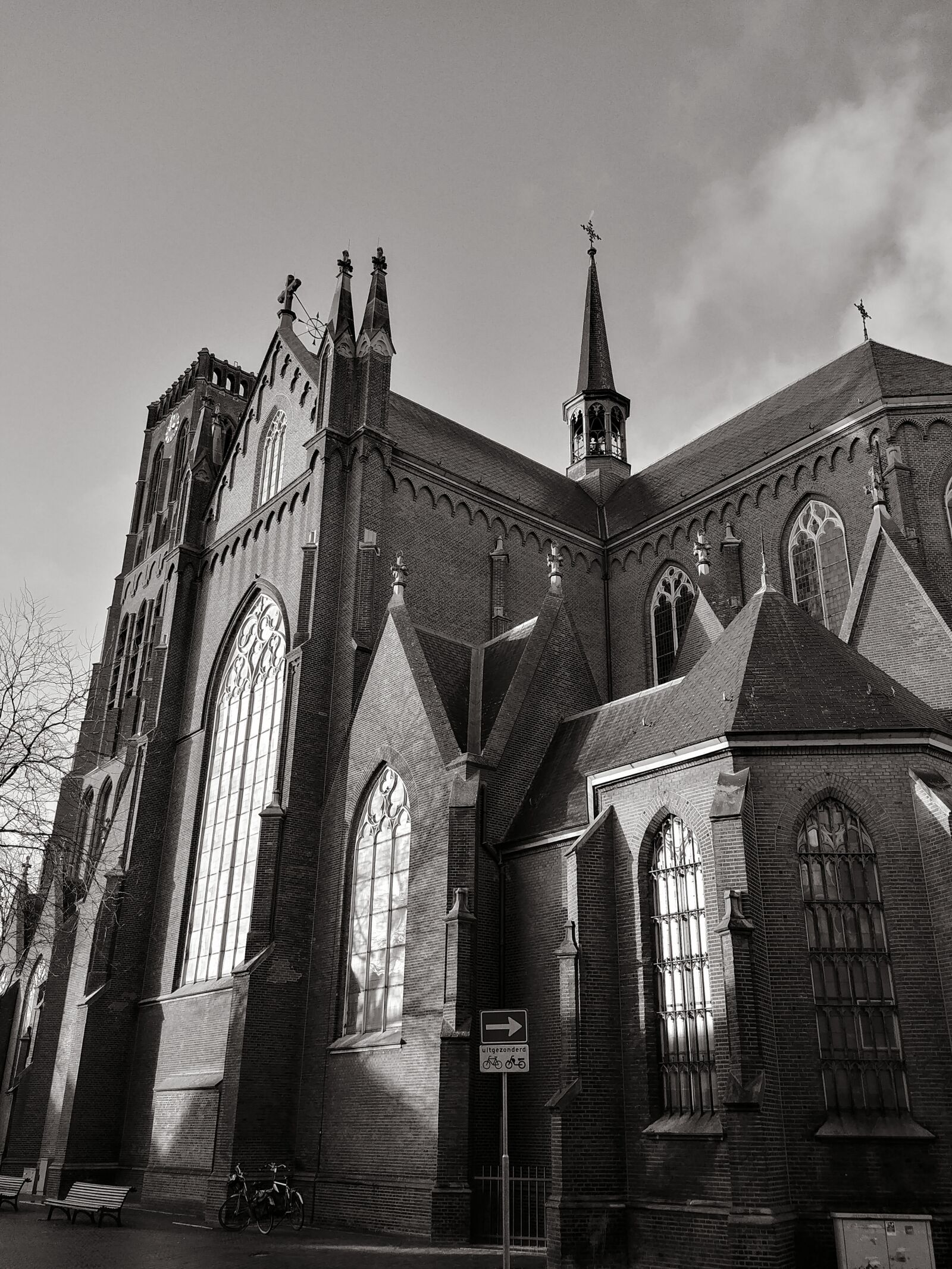 LG G6 sample photo. Black, and, white, church photography