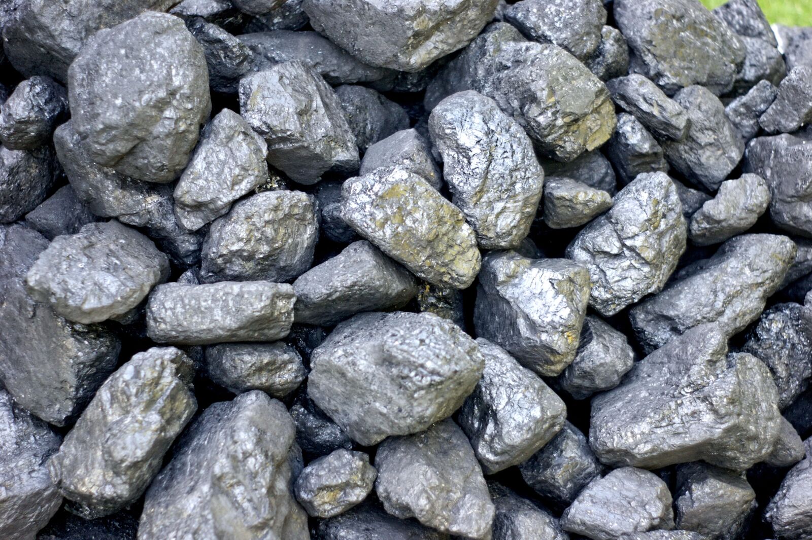 Sony Alpha DSLR-A290 sample photo. Coal, energy, chemical photography