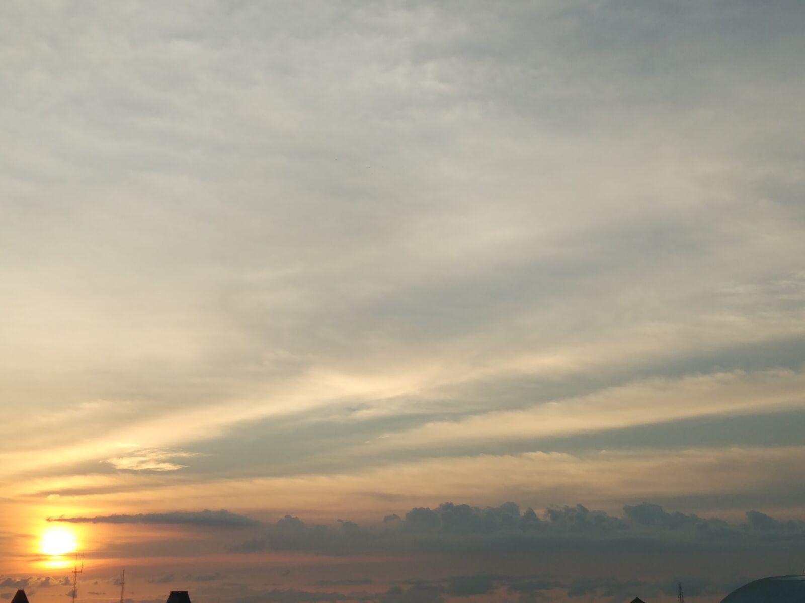 Xiaomi Mi Note2 sample photo. Sunset, clouds, orange photography