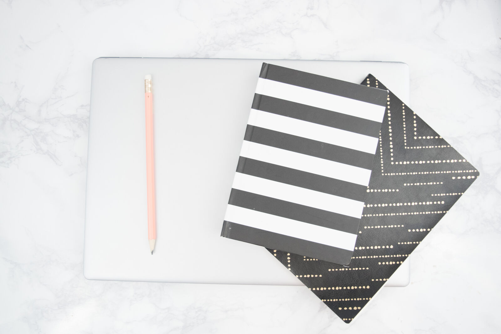 Nikon D3300 sample photo. Books, dots, flatlay, laptop photography